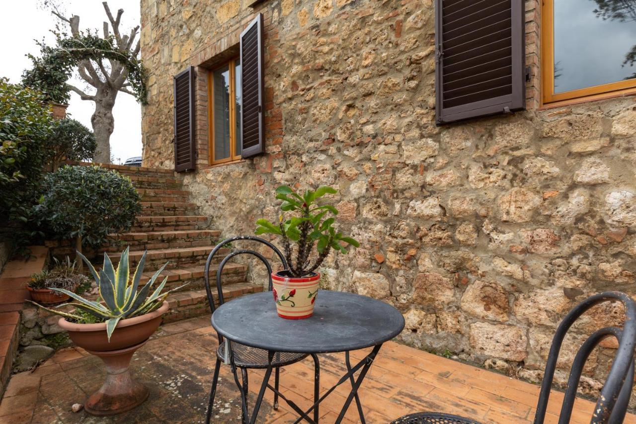Enchanting Flat With Patio In Abbadia A Isola Monteriggioni Luaran gambar