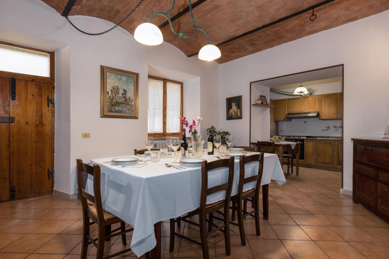 Enchanting Flat With Patio In Abbadia A Isola Monteriggioni Luaran gambar