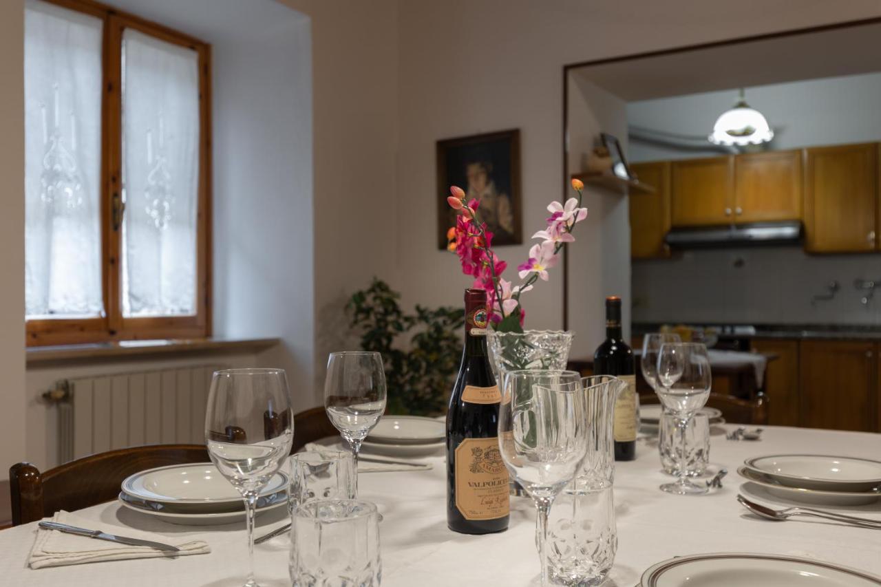 Enchanting Flat With Patio In Abbadia A Isola Monteriggioni Luaran gambar