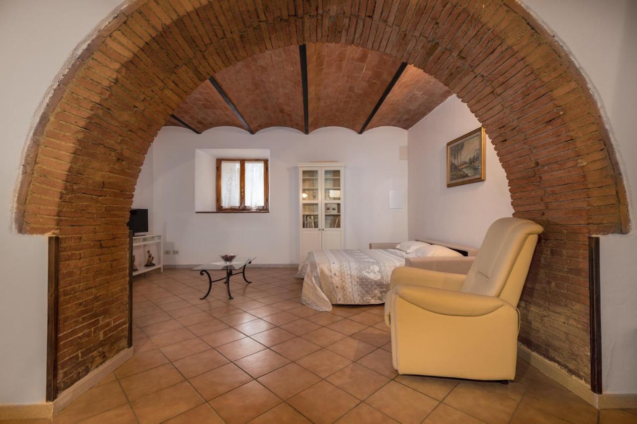 Enchanting Flat With Patio In Abbadia A Isola Monteriggioni Luaran gambar