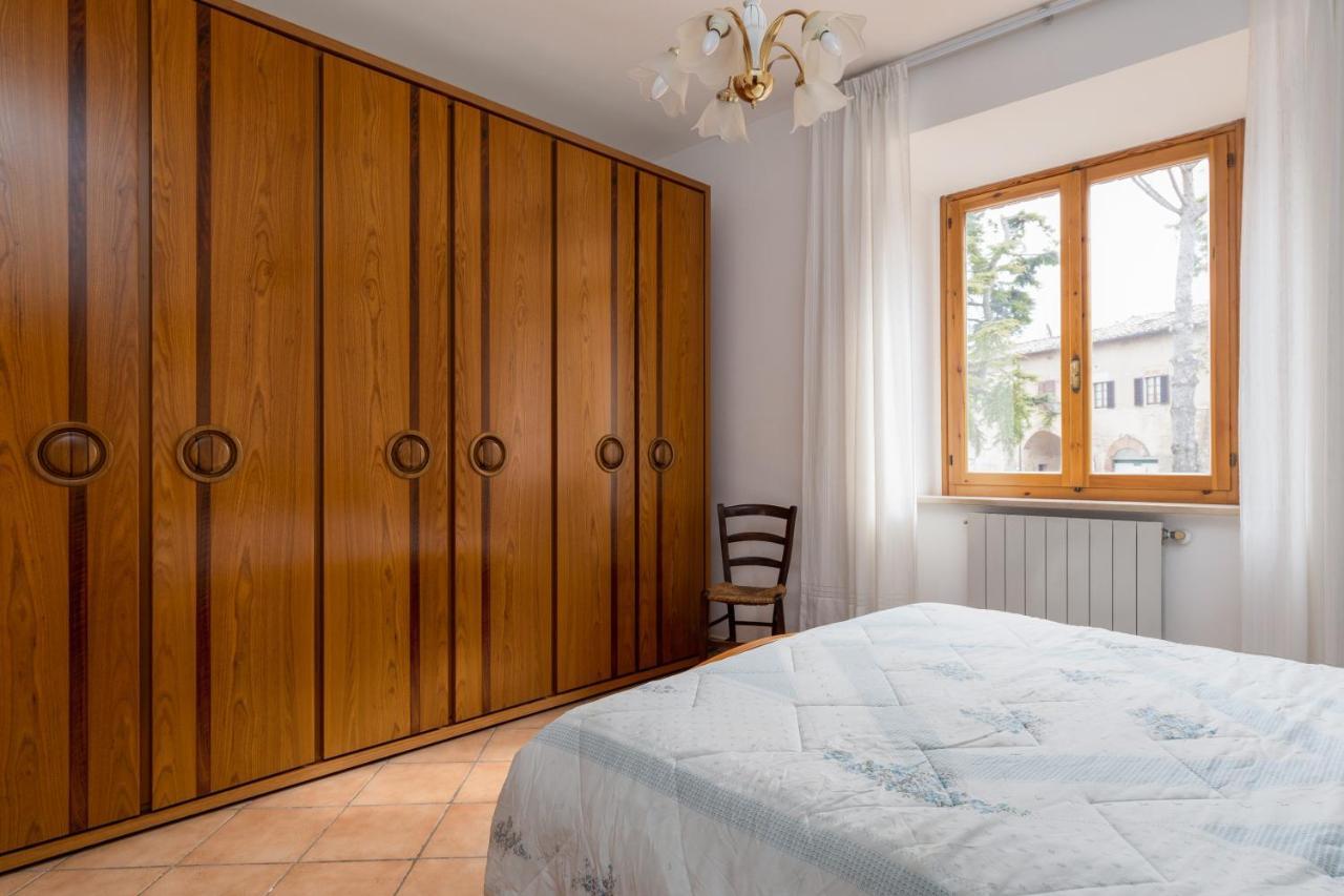 Enchanting Flat With Patio In Abbadia A Isola Monteriggioni Luaran gambar